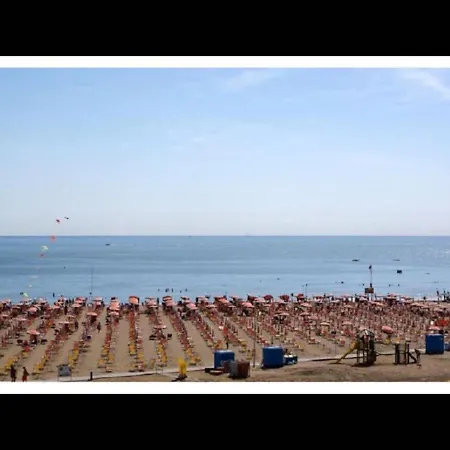 Three-bedroom In A Calm Zone Close To The Sea Lejlighed *