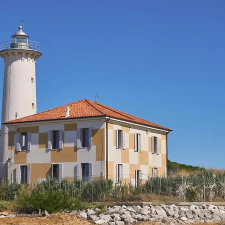 Three-bedroom In A Calm Zone Close To The Sea Lejlighed *